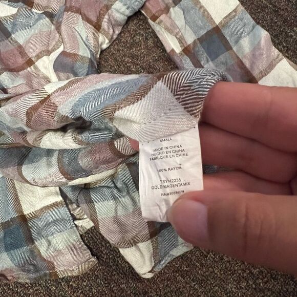 Thread & supply small button down - Picture 8 of 9